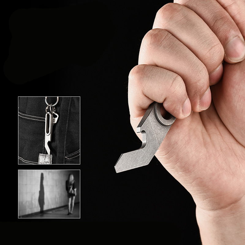 Portachiavi multifunzionale in - Titanium Pry Bar recensione e prezzo
